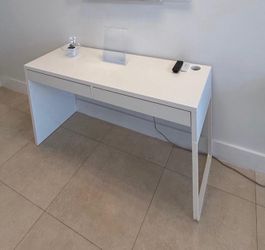 White Desk with 2 Drawers