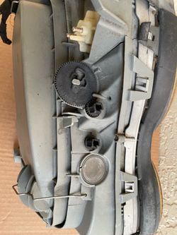 1(contact info removed) Mercedes E320 W210 Right Passenger Headlight OEM