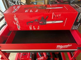 Milwaukee Chain Saw