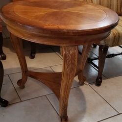 Round Carved Oak End Table. 29w 25t