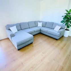 FREE DELIVERY! 🚚 Ashley Furniture Sectional