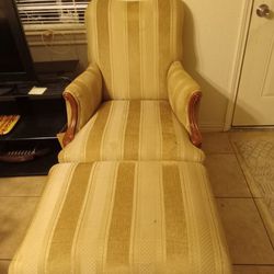 CHAIR WITH OTTOMAN 