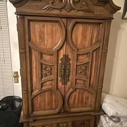 2 Dressers And A Nightstand 