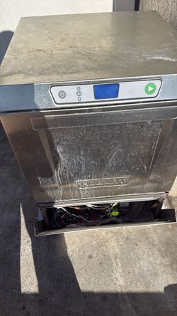 Small commercial dishwasher