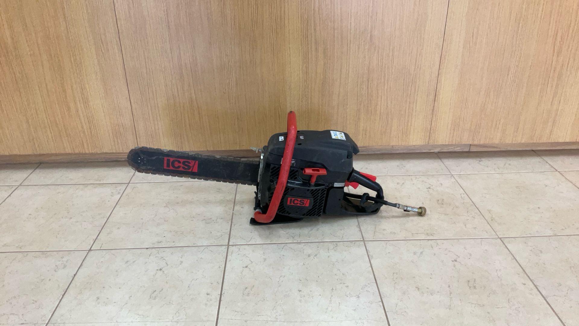 ICS 695 XL CONCRETE GAS CHAIN SAW.