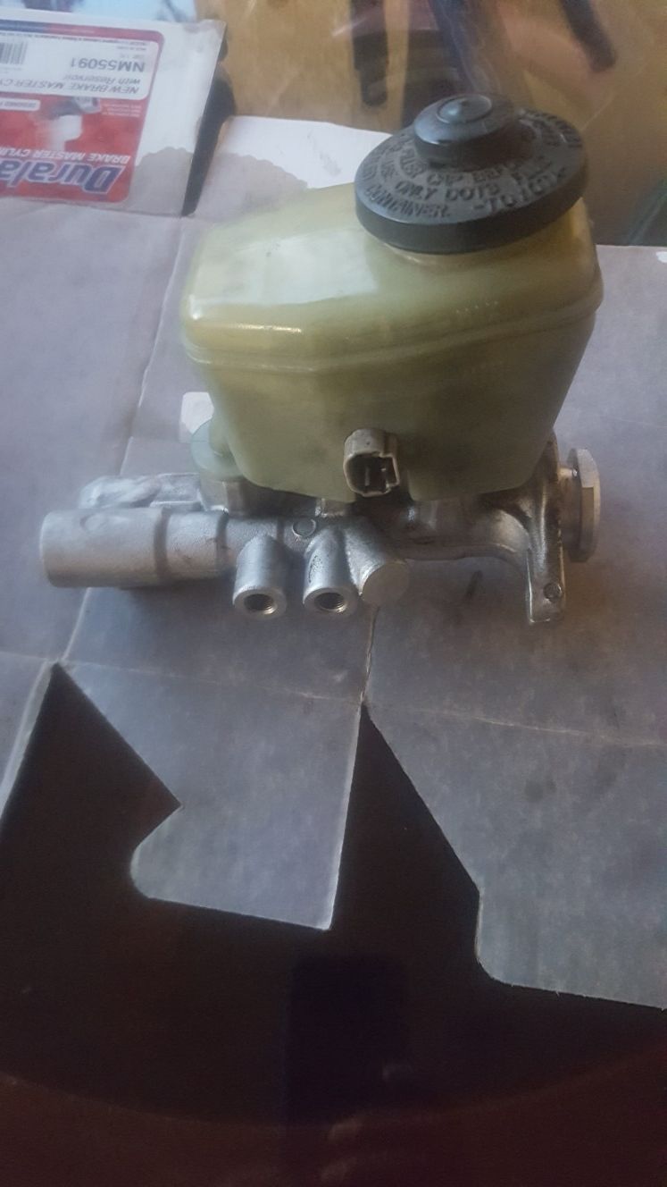 2000 toyota 4runner master cylinder