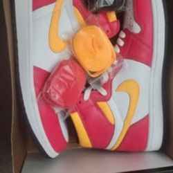 Air Jordan 1 Retro High OG Fusion Red, Brand New, Size:10.5 - Original Box and 4 sets of laces 