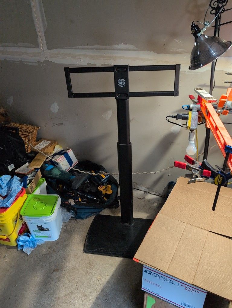 Fitueyes Portable TV And Monitor Stand