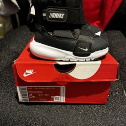 Size 6C NIKE SNOW BOOT $40