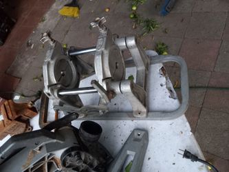 This device is a GF Central Plastics BS4 manual butt fusion machine chassis, engineered for joining polyethylene (HDPE/MDPE) gas and water pipes.