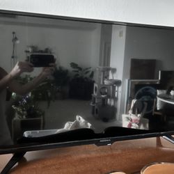 32” Insignia TV