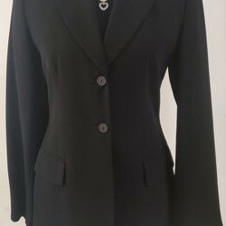 SIZE 4 WOMAN'S 3~PIECE "BLACK PINSTRIPED" PANTSUIT w/PULLOVER ZIPPERED VEST ..... NEVER WORN ..... $150.00 ..... CASH ONLY‼️