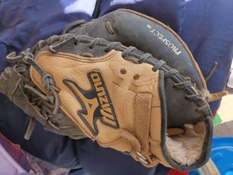 Mizuno Prospect PowerClose Youth Catcher's Mitt - 32.5" (GXC 105)