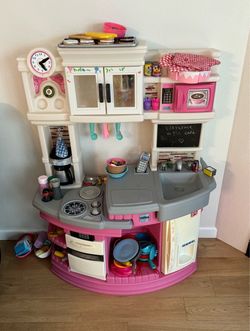 Step 2 Kids Play Kitchen With Accessories