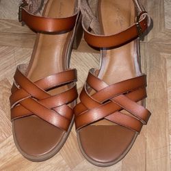 Womens Size 8 Sandals Very Nice Good Condition Brand Is Universal Thread