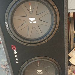 12 Inch Kicker  Cvr With Amp Must Go