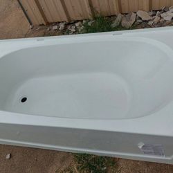 STERLING

Performa 5 ft. Left Drain Rectangular Alcove Soaking Tub with Above-Floor Drain in White

