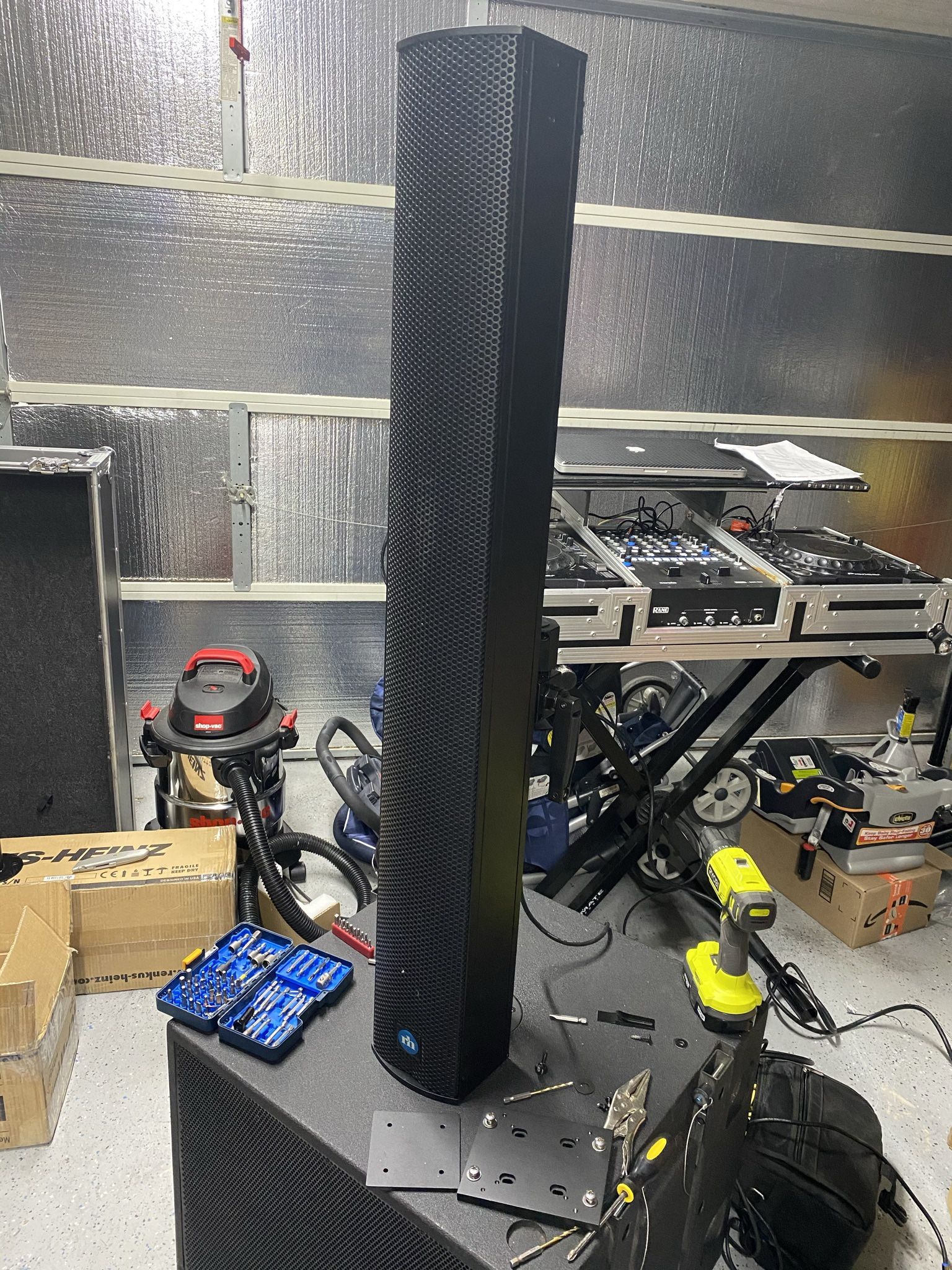 Pair Of Renkus-Heinz IC7-II Powered Column Array Loudspeaker