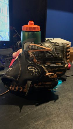 11 inch rawlings baseball glove (Boys)