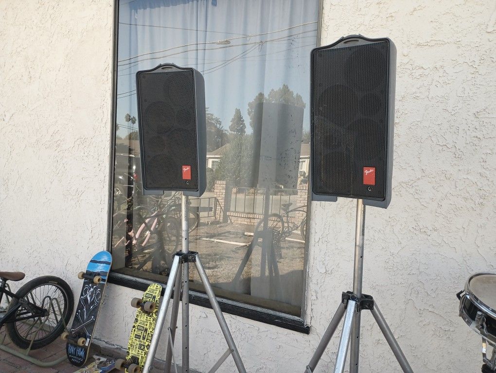 Fender P.A Speakers\ And Stands