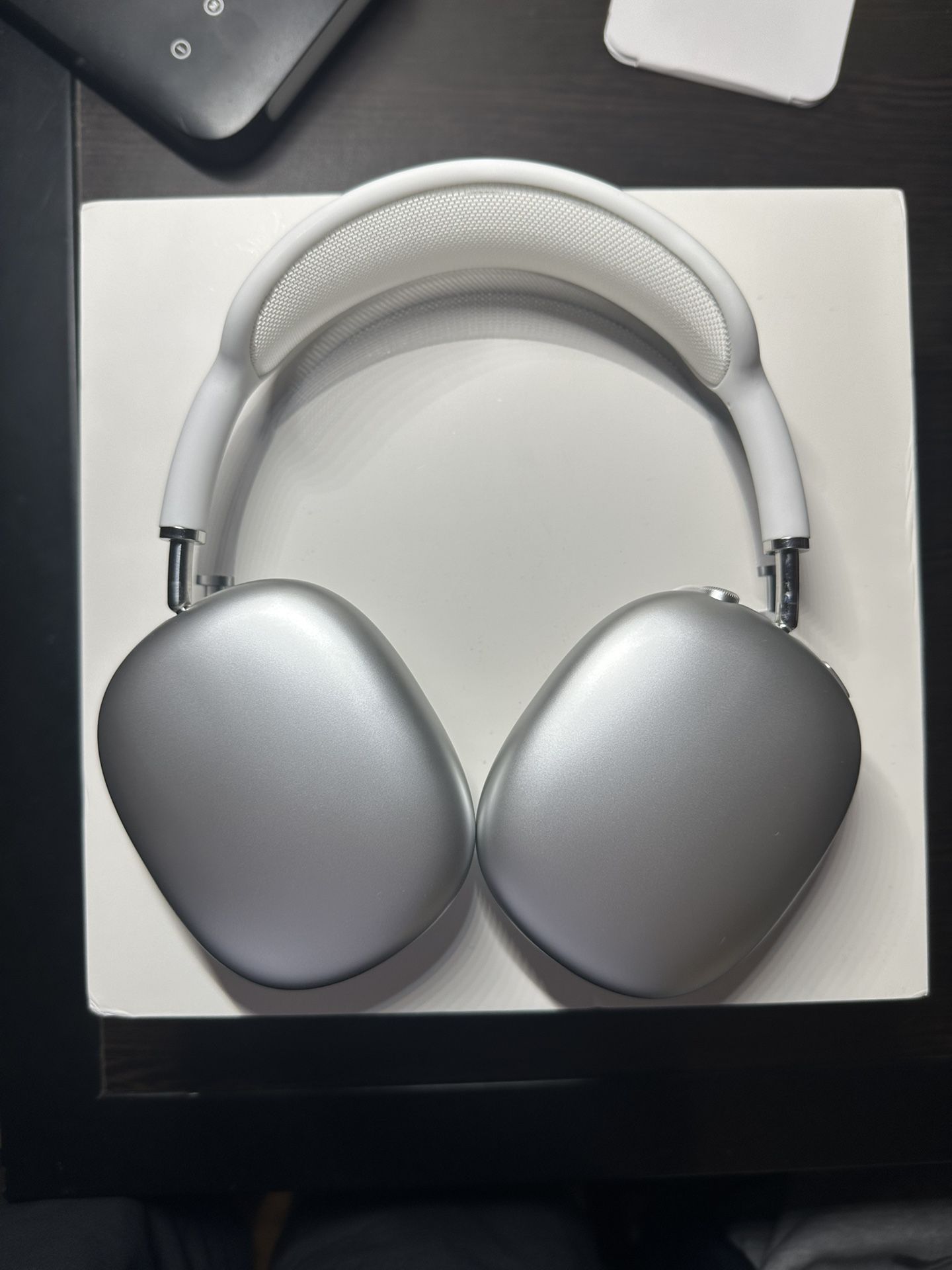 Apple AirPods Max - Silver - Excellent Condition + Case Included