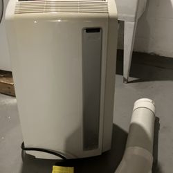 Air Conditioner- 12,000 BTU-Stand Alone -only used 2 weeks