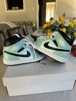 Women’s Air Jordan 1 Mid Light Dew/Black-Teal Tint