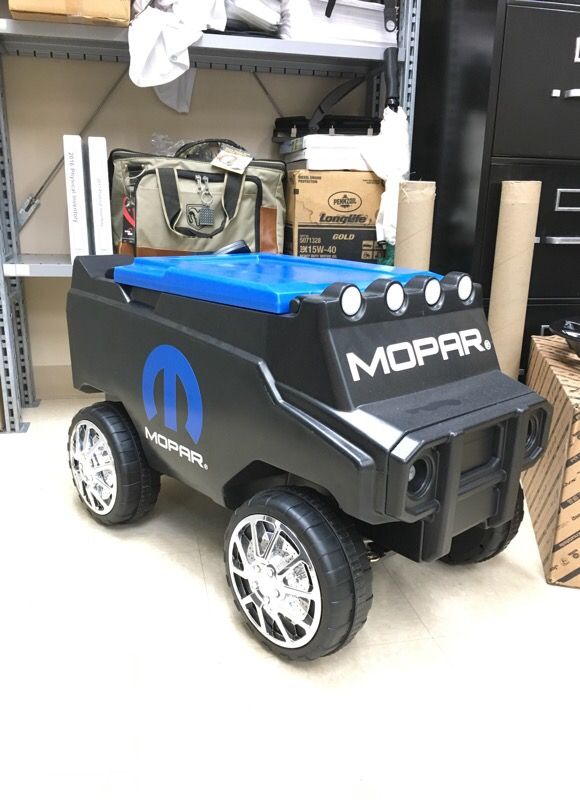 Mopar Remote Control Cooler w/ Accessories for Sale in Orlando, FL