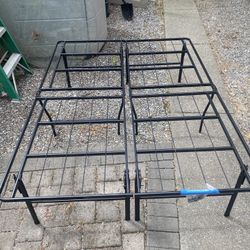 Bed frame - Full Size Mattress
