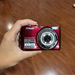 Nikon Red Coolpix L22 Digital Camera 12MP 3.6X Optical Zoom With Case Cable