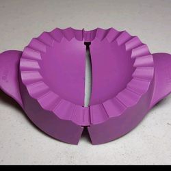 Tupperware Hot Pocket Empanada Dumplin Pie Maker