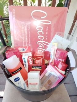 ❤️✨ Red Mother's Day luxury self-care gift basket for sale! ✨❤️