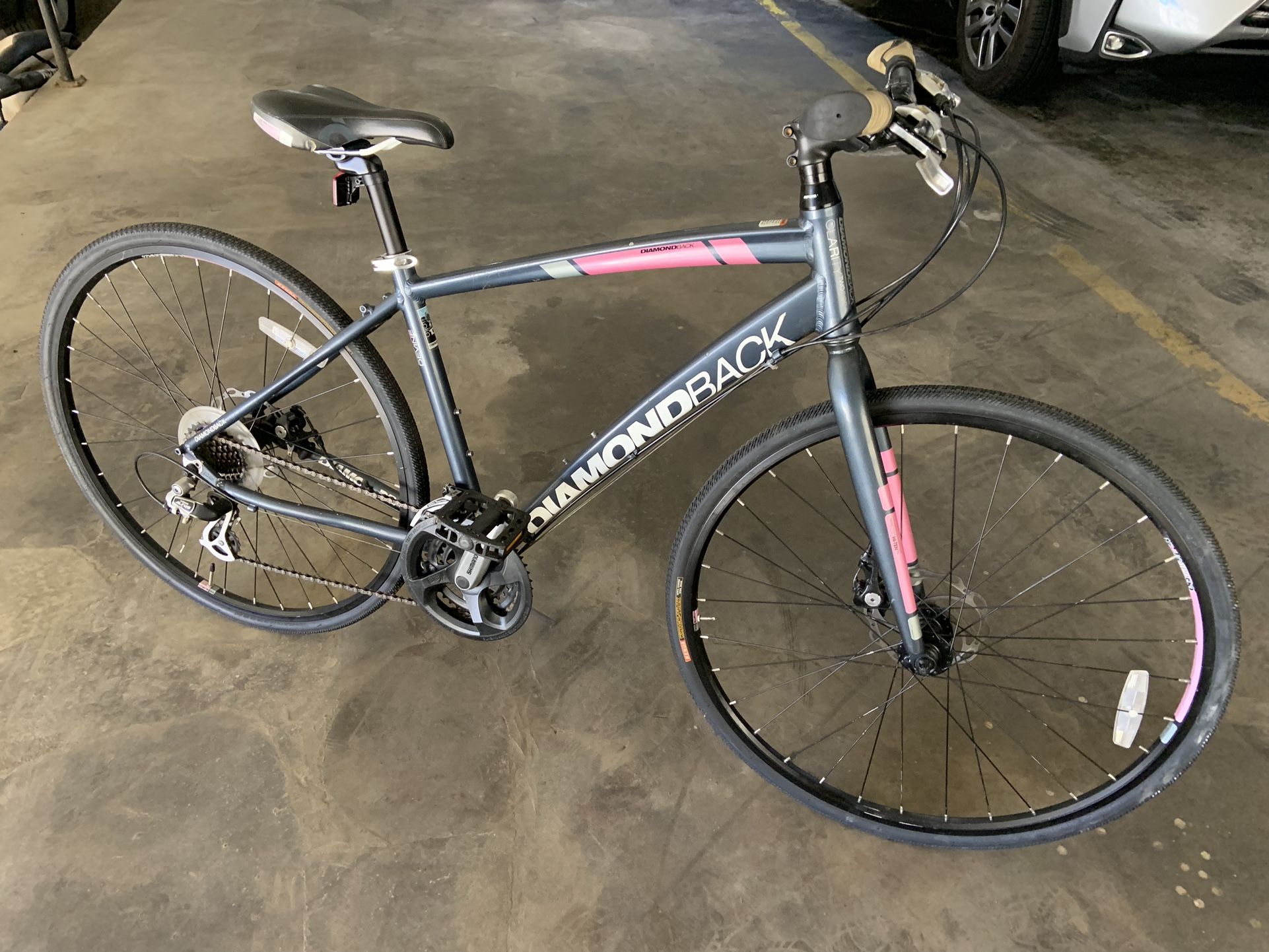 Diamondback Clarity 2. 21 Speed Medium Size Lightweight Aluminum Frame With Mechanical Disc Brakes 