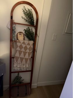 Blanket ladder .. comes with everything except the plush and purple blanket on bottom of pic