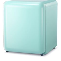 1.7-cu ft Mini Fridge with Freezer ( Green )