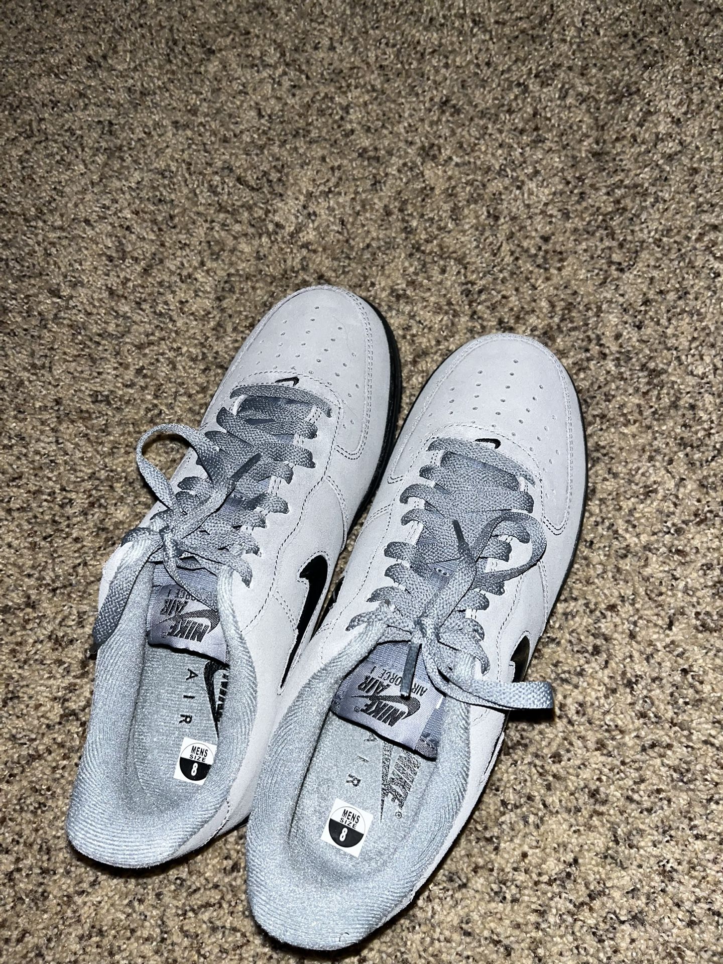 Nikes display picture 1