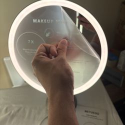🚨 MUST GO TODAY! Lighted Makeup Mirror 7X Magnification LED – $40 🚨