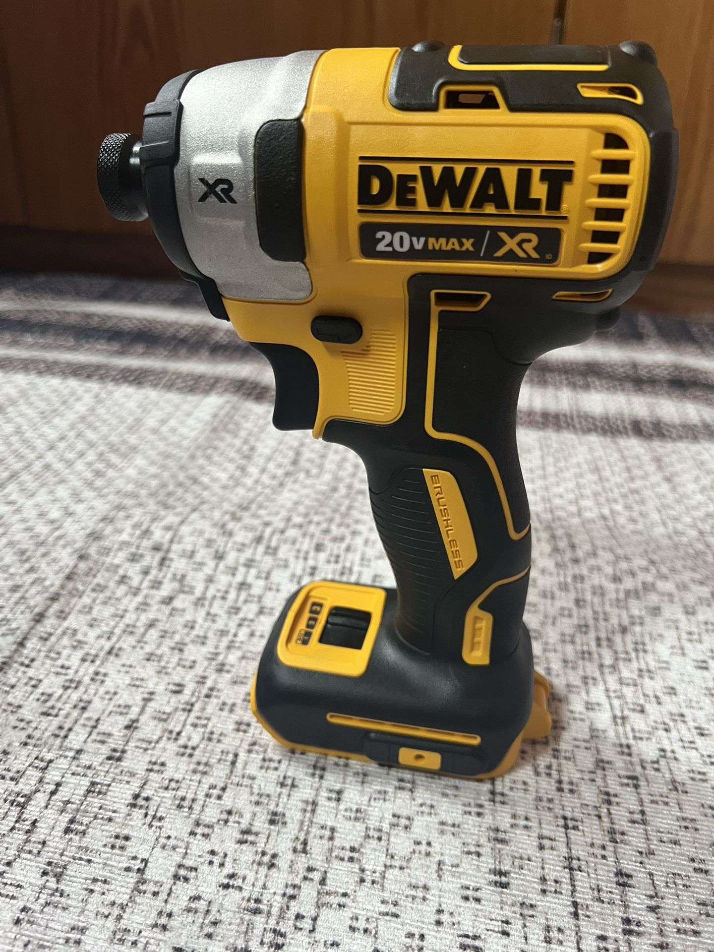 DEWALT XR 20 volt Max 1/4 in Brushless Cordless Impact Driver