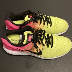 LIKE NEW MEN'S NIKE LUNARGLIDE 8 RUNNING SNEAKERS SIZE 12 ONLY WORN TWICE VERY COMFORTABLE SNEAKERS $40.00