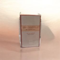 New. Travel Size Mini Irresistible Givenchy Eau De Parfum