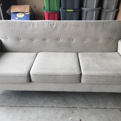 Comfortable 3-cushion couch