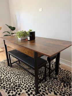Dining table set