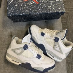 Jordan 4 Midnight Navy - Size 9