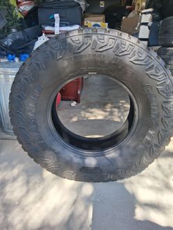 Lt305/70R18