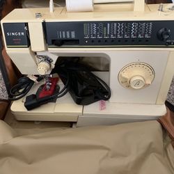 Singer Sewing Machine 