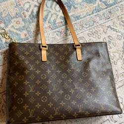 Authentic Louis Vuitton Luco Purse Shoulder bag-excellent Condition for  Sale in Dacula, GA - OfferUp
