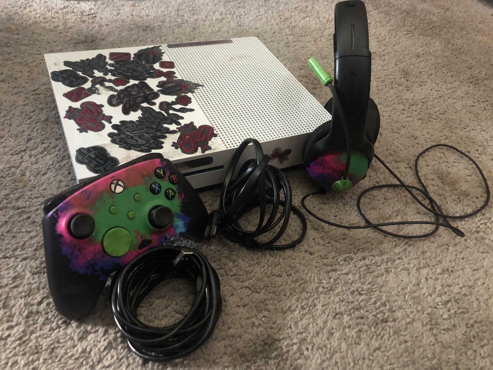 Xbox 1S with controller and mic (includes cords) 