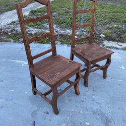 2 Dinning Chairs 