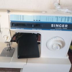 Singer Sewing. machine