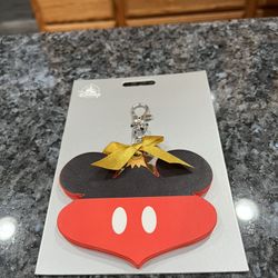  Disney Parks Mickey Mouse Christmas Holiday Keychain Ornament Photo Frame.  Brand new on original card.  Smoke free  home 